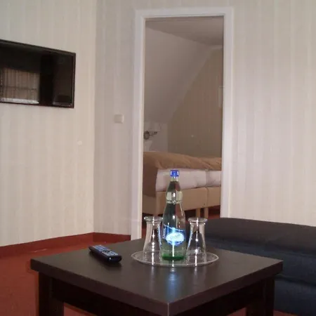 מלון Doberaner Hof 3*