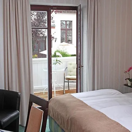 מלון Doberaner Hof 3*